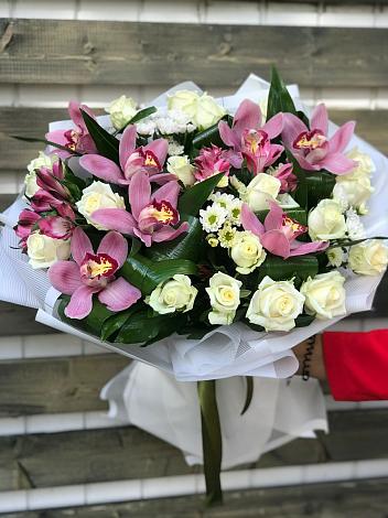 Букет цветов из: Розы и Хризантемы в Куеда