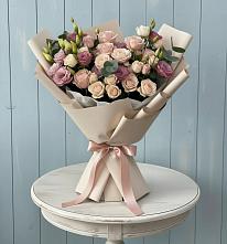 Букет цветов из:  Розы и Лизиантусы в Куеда