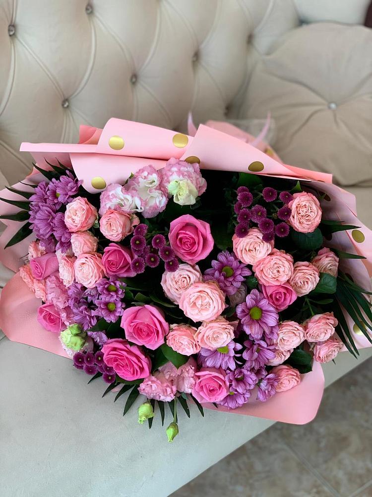 Букет цветов из: Хризантемы, Розы и Лизиантусы в Куеда