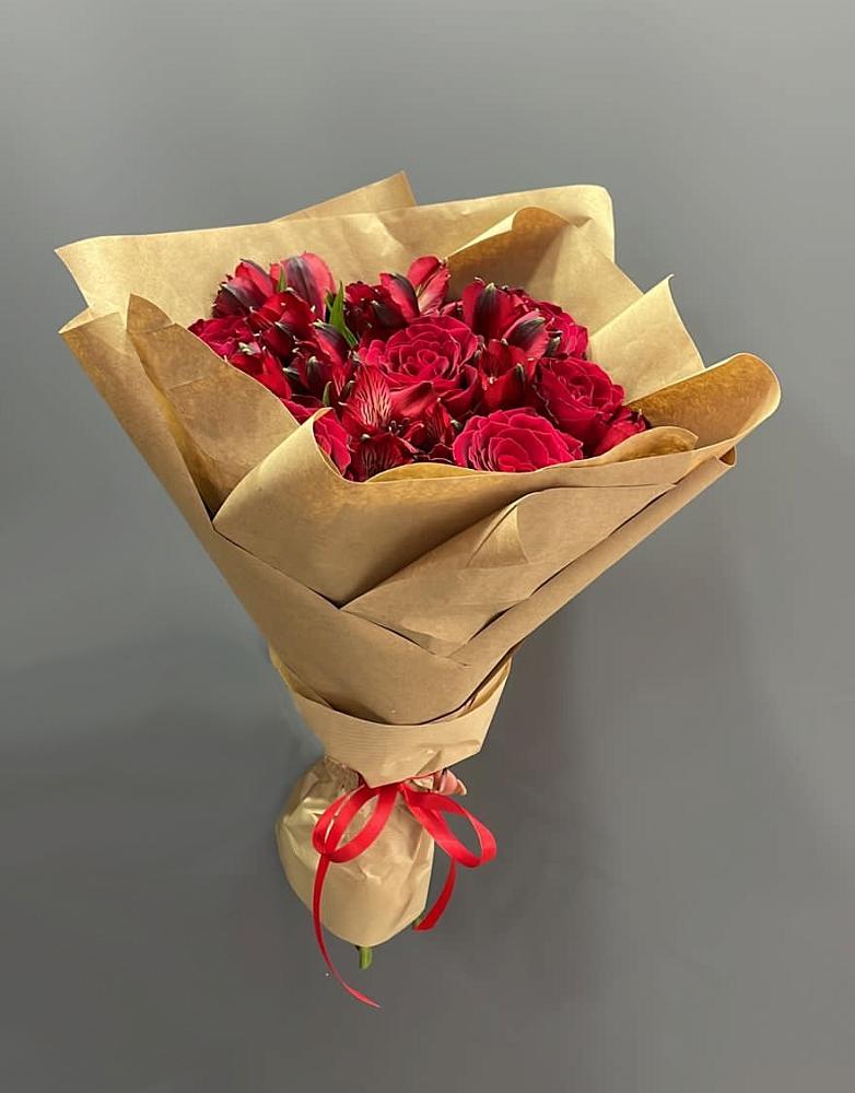 Букет цветов из: Альстромерии и Розы в Куеда