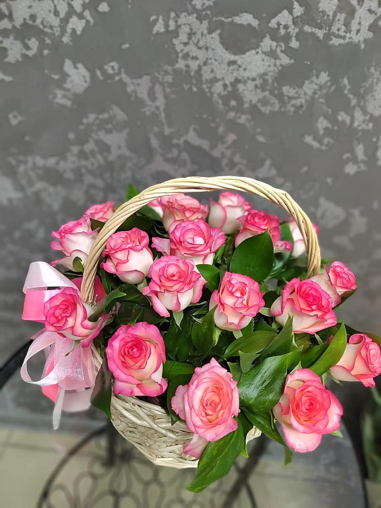 Цветочная композиция из Розы в корзине в Куеда