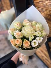 Букет цветов из:  Розы и Лизиантусы в Куеда