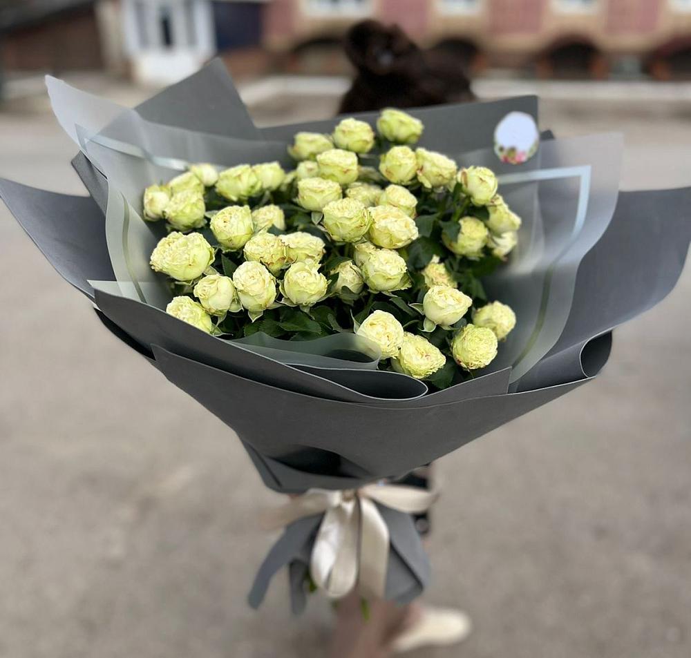 Белые кустовые розы Солинеро в Куеда Букет Белые кустовые розы Солинеро в Куеда