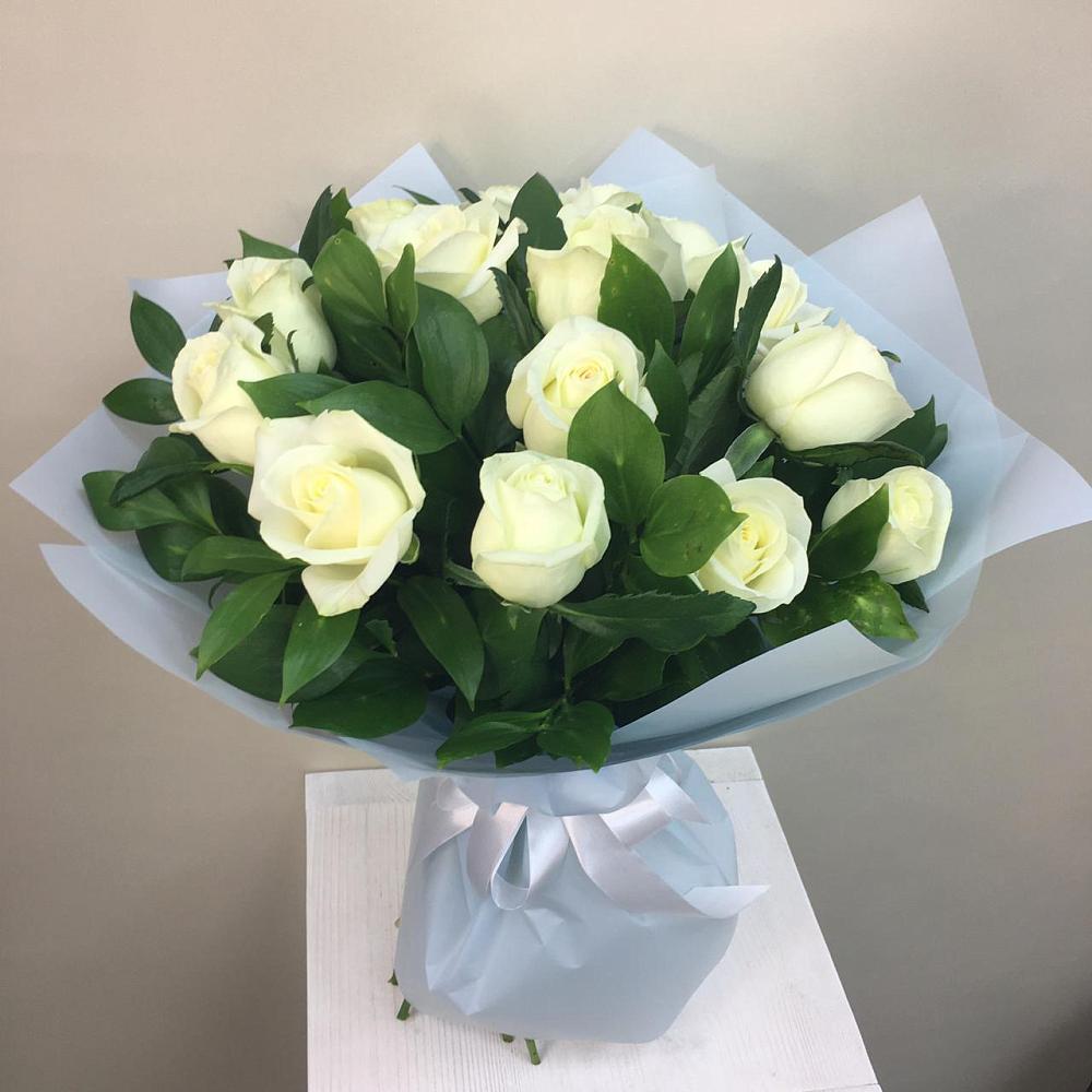 Букет 15 Белых роз Проуд в Куеда