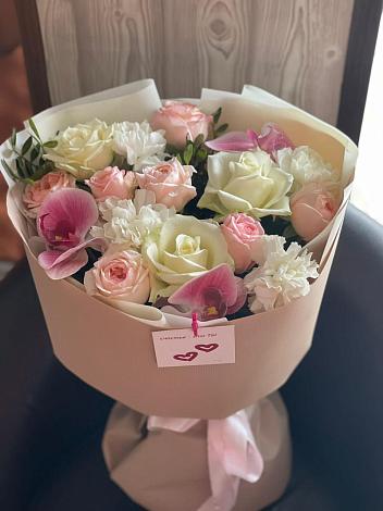Букет цветов из: Орхидеи, Розы и Гвоздики в Куеда