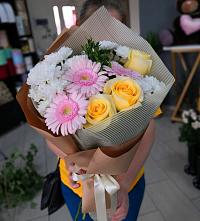 Букет цветов из:  Герберы, Розы и Хризантемы в Куеда