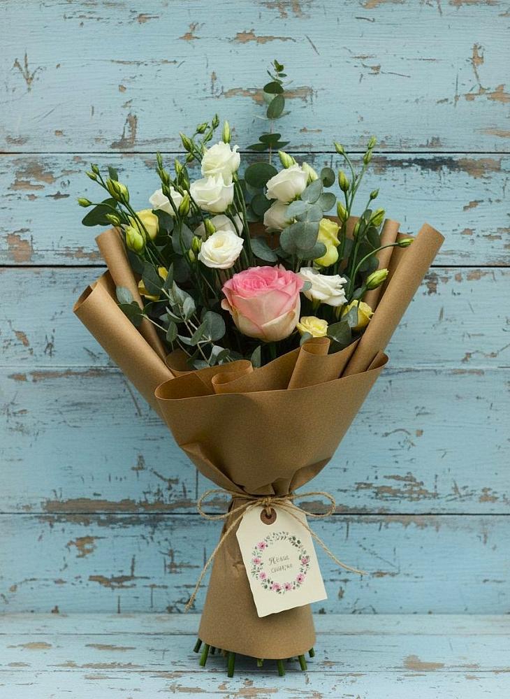 Букет цветов из: Розы и Лизиантусы в Куеда