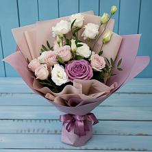 Букет цветов из:  Розы и Лизиантусы в Куеда