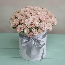 Цветочная композиция из Розы в шляпной коробке в Куеда