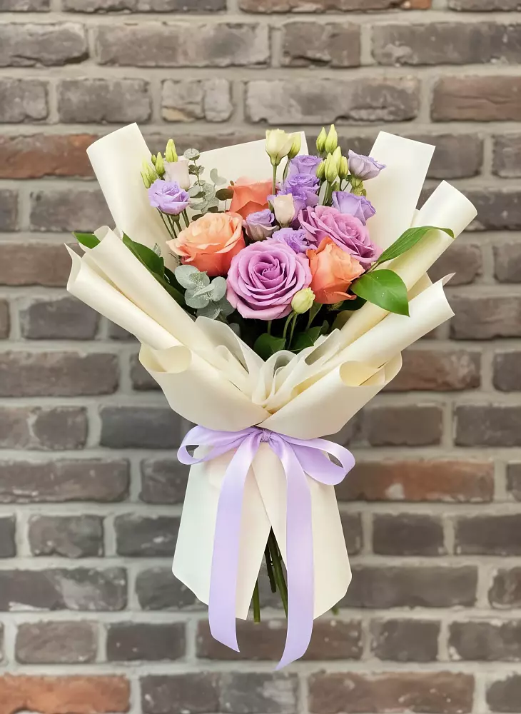 Букет цветов из: Лизиантусы и Розы в Куеда