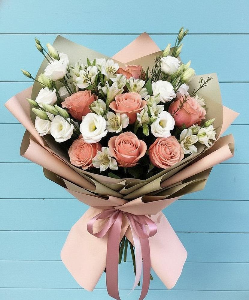 Букет цветов из: Розы, Альстромерии и Лизиантусы в Куеда