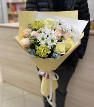 Букет цветов из:  Альстромерии, Розы и Хризантемы в Куеда