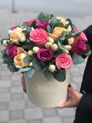 Цветочная композиция из Розы в шляпной коробке в Куеда