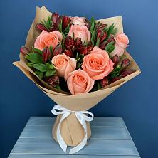 Букет цветов из:  Розы и Альстромерии в Куеда