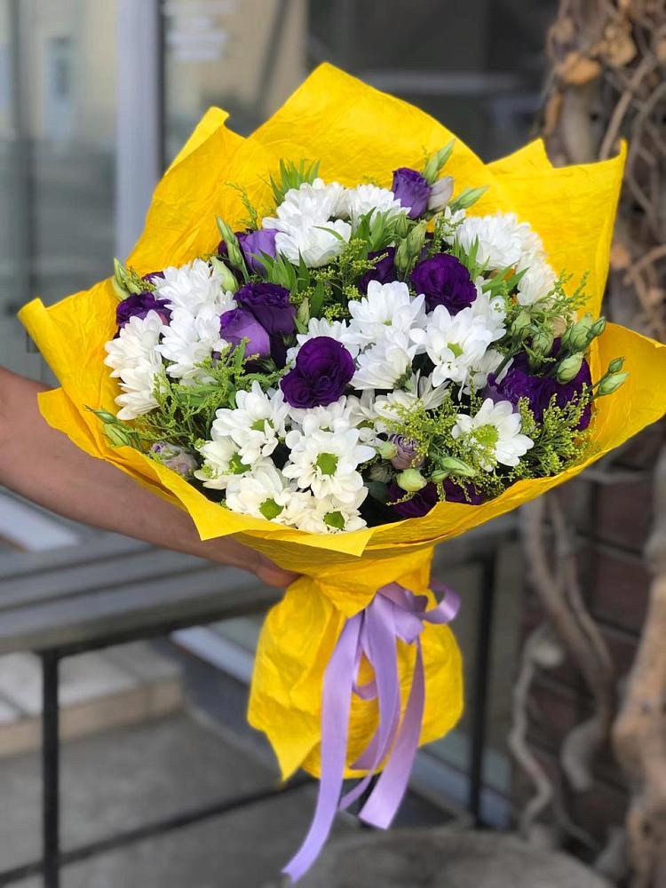 Букет цветов из: Ирисы, Хризантемы и Ромашки в Куеда