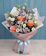 Букет цветов из:  Лизиантусы, Розы, Альстромерии и Гипсофила в Куеда