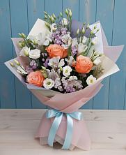 Букет цветов из:  Лизиантусы, Розы, Альстромерии и Гипсофила в Куеда