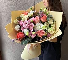 Букет цветов из:  Розы, Лизиантусы и Гвоздики в Куеда