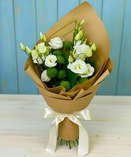 Букет цветов из:  Хризантемы и Лизиантусы в Куеда