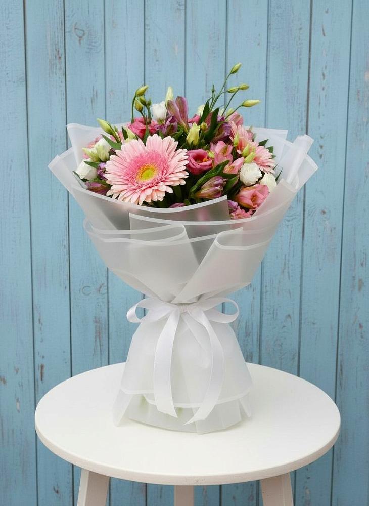 Букет цветов из: Герберы, Альстромерии и Лизиантусы в Куеда