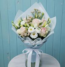 Букет цветов из:  Розы и Лизиантусы в Куеда