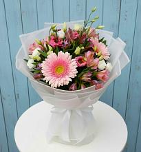 Букет цветов из:  Герберы, Альстромерии и Лизиантусы #REPLACE_PRED# Куеда