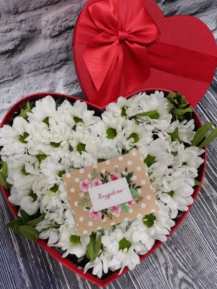 Цветочная композиция из Хризантемы в виде сердца в Куеда