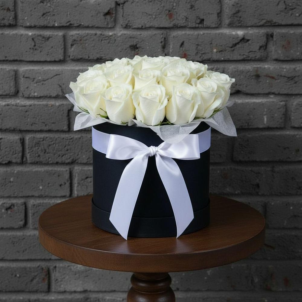 Цветочная композиция из Розы в шляпной коробке в Куеда