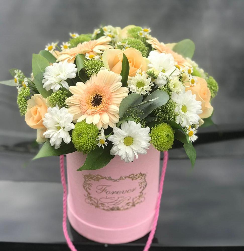 Цветочная композиция из Розы, Герберы и Хризантемы в шляпной коробке в Куеда