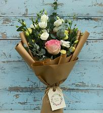Букет цветов из:  Розы и Лизиантусы в Куеда