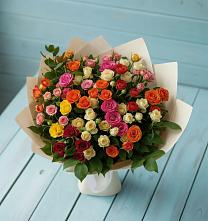 Букет Микс из разноцветных кустовых роз в Куеда