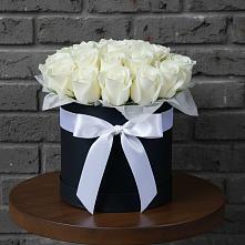 Цветочная композиция из Розы в шляпной коробке в Куеда